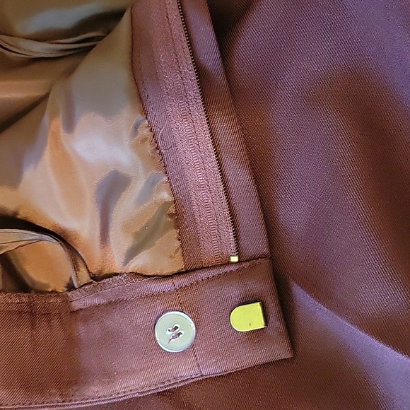 Burgandy lined jacket with fabric belt and matching lined trousers. Sz 12 - Picture 10 of 11